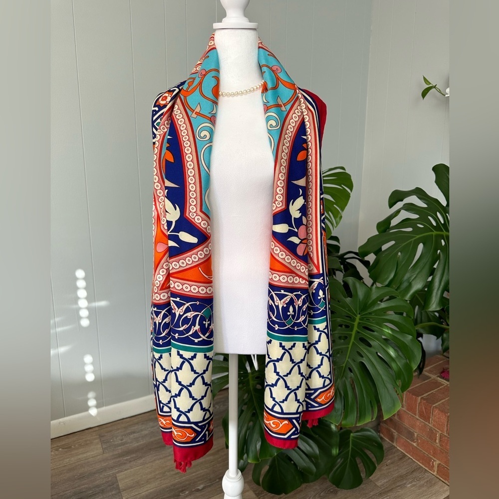 🛍️ large multi color scarf 🧣 it’s beautiful. - Picture 6 of 9